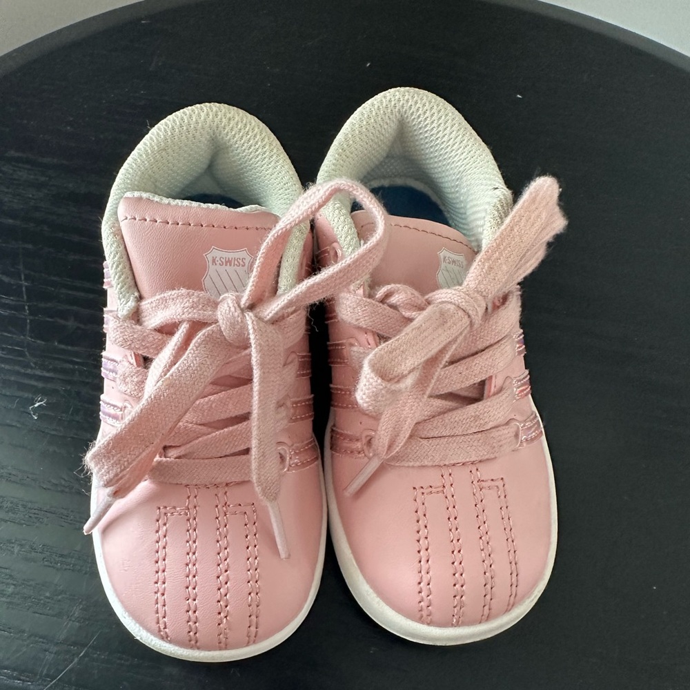 Kswiss court style sneakers